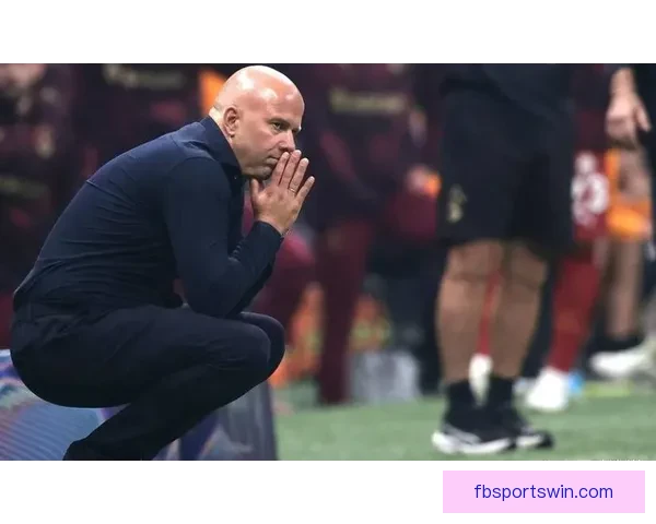 加克波拉起倒地科尔克茨利物浦球员赛后握手彰显体育精神温情瞬间